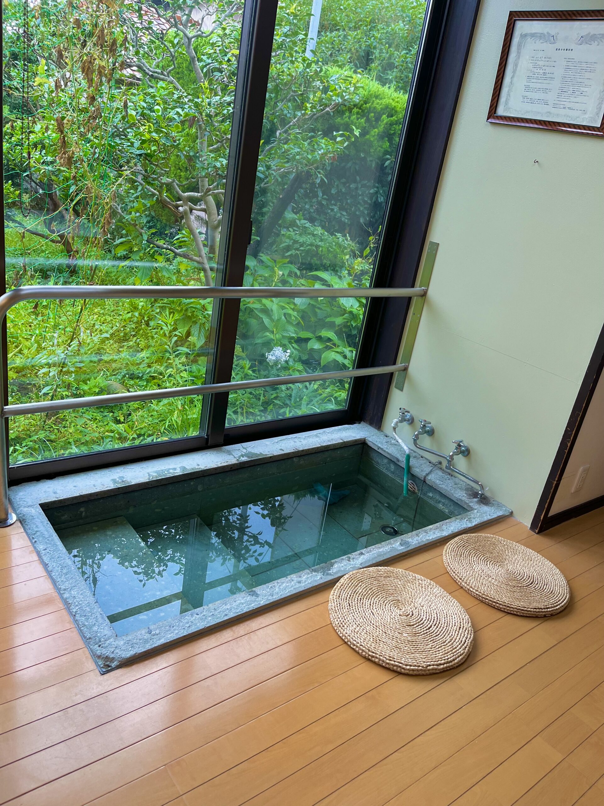 温泉足湯　らくなデッキ
